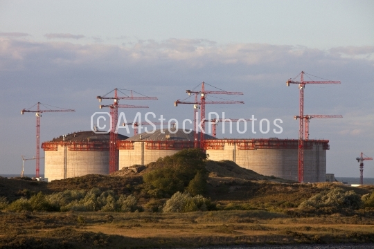 Industrial cranes and storage tanks