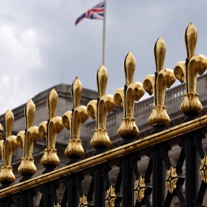 The gates at Buckingham palace