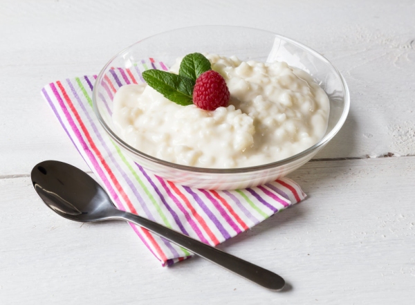 Rice pudding with mint and raspberry.