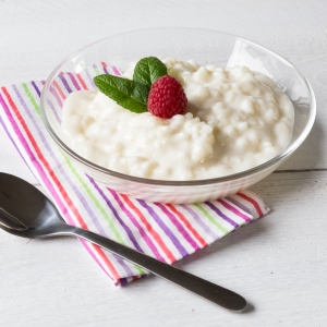 Rice pudding with mint and raspberry.