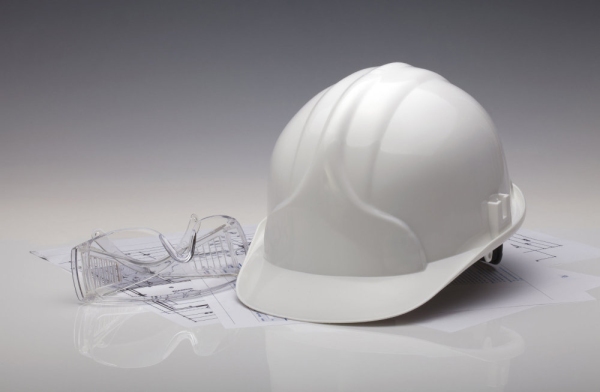 Photo of an industrial hard hat and protective glasses