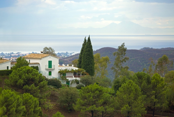 Hilltop villa on the Costa del Sol overlooking the Mediterranean to North Africa