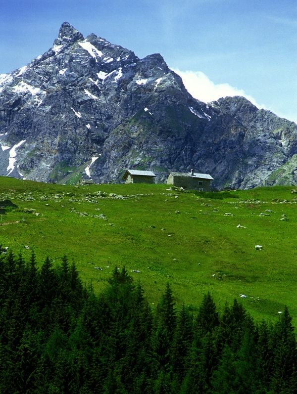 Shepherds' huts and hay barns in the high Italian alps