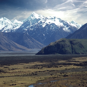 A high New Zealand mountain range