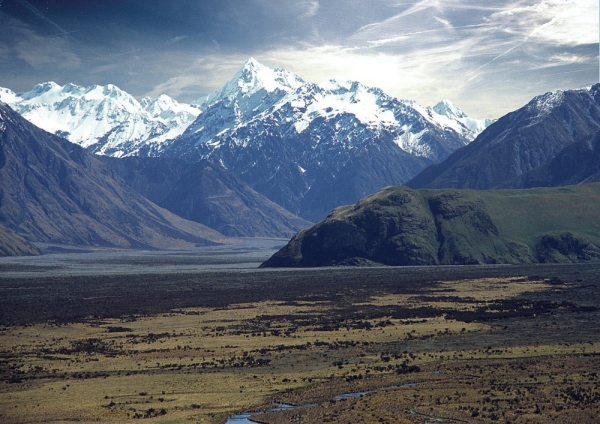 A high New Zealand mountain range