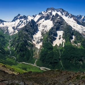 An alpine mountain range covered in snow