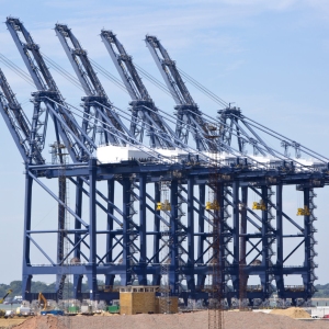 Giant dockside cranes for unloading containers