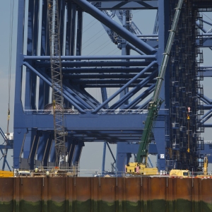 Giant dockside cranes for unloading containers