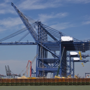 Giant dockside cranes for unloading containers