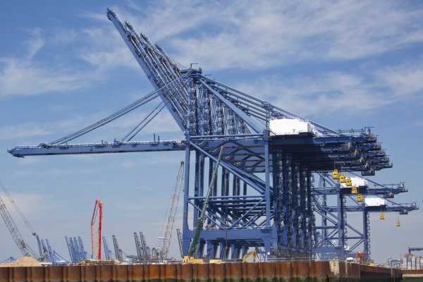 Giant dockside cranes for unloading containers